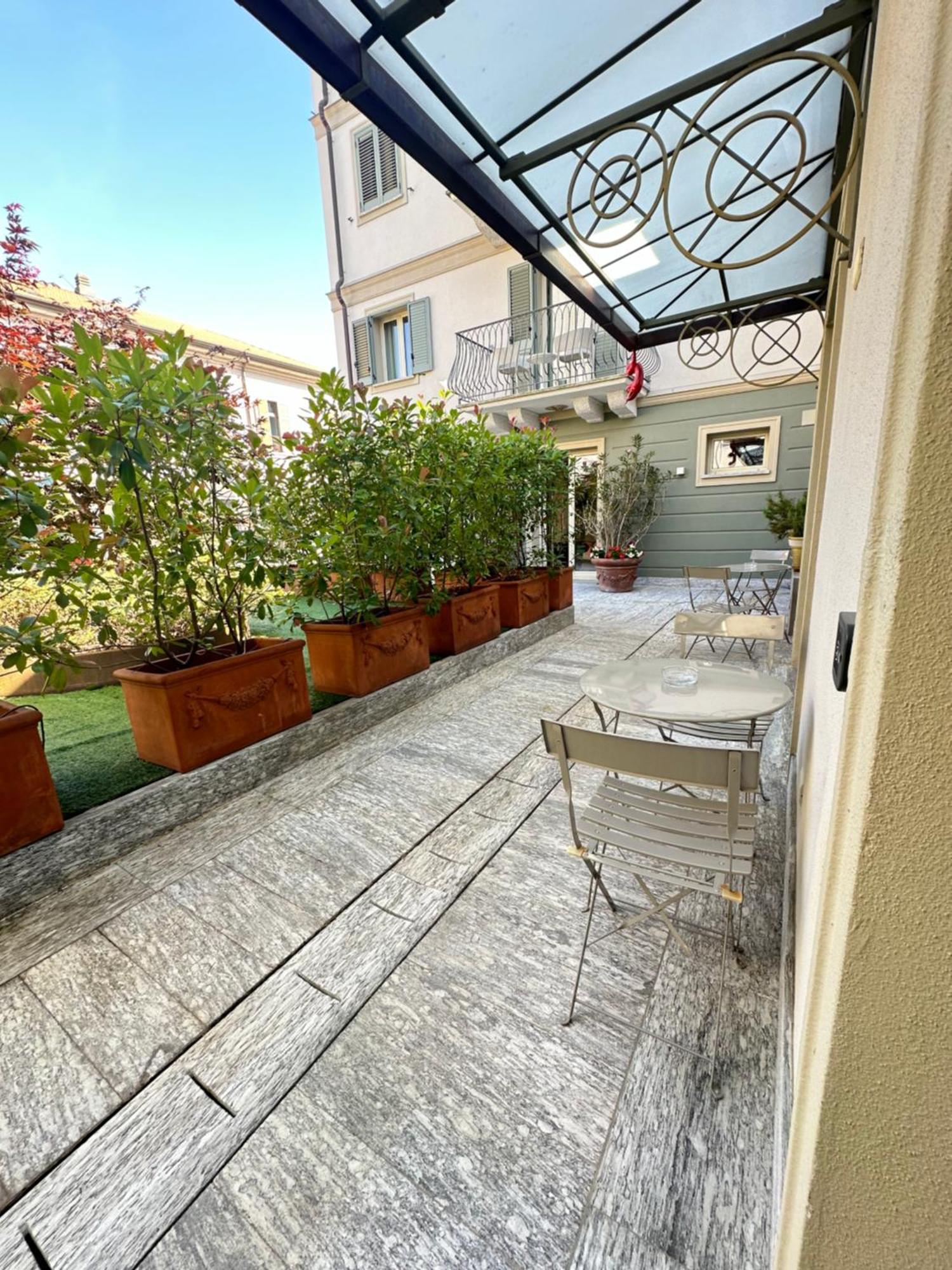 Hotel Al Campanile - Luxury Suites & Apartments Baveno Exterior photo