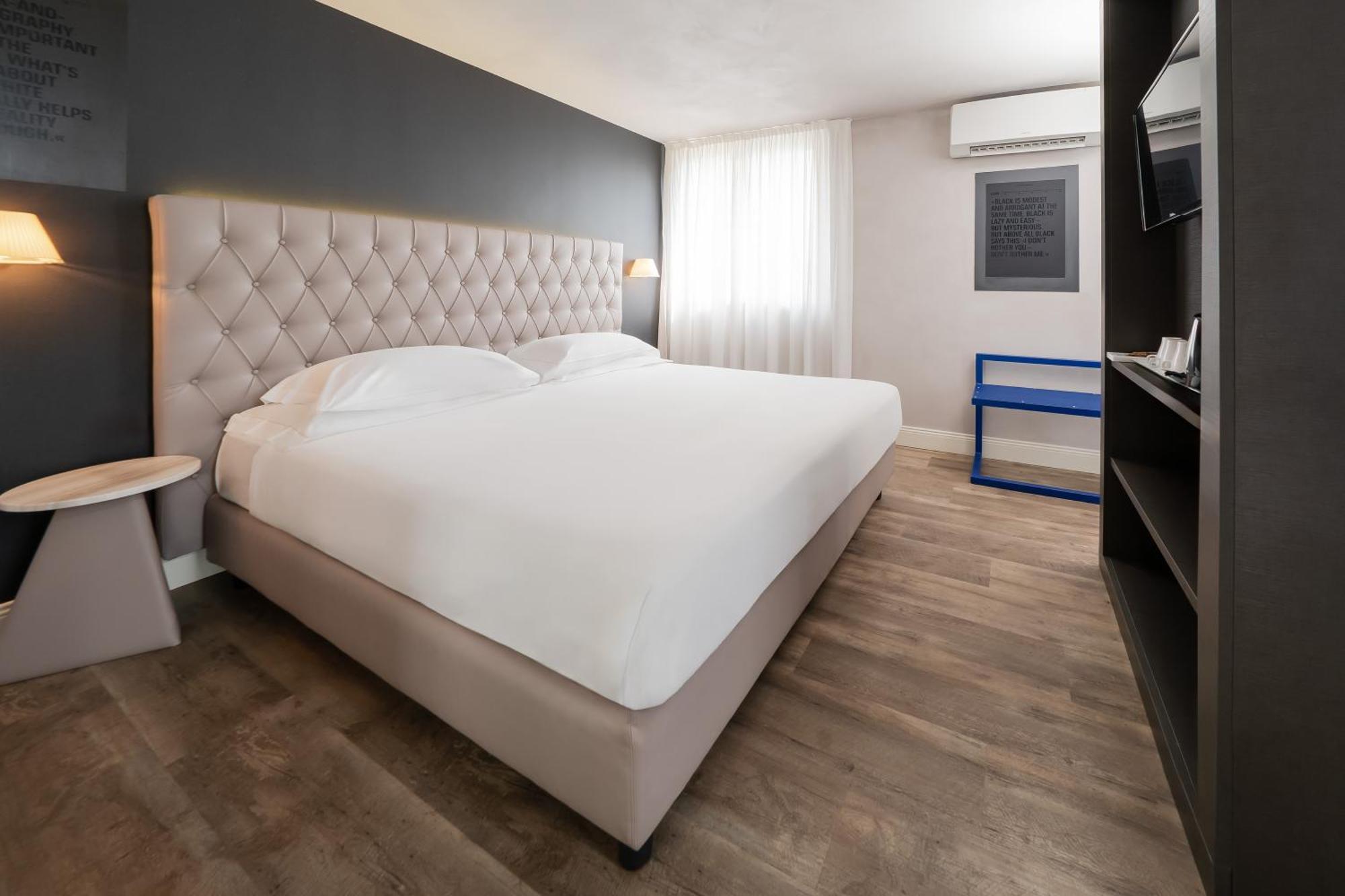 Hotel Al Campanile - Luxury Suites & Apartments Baveno Exterior photo