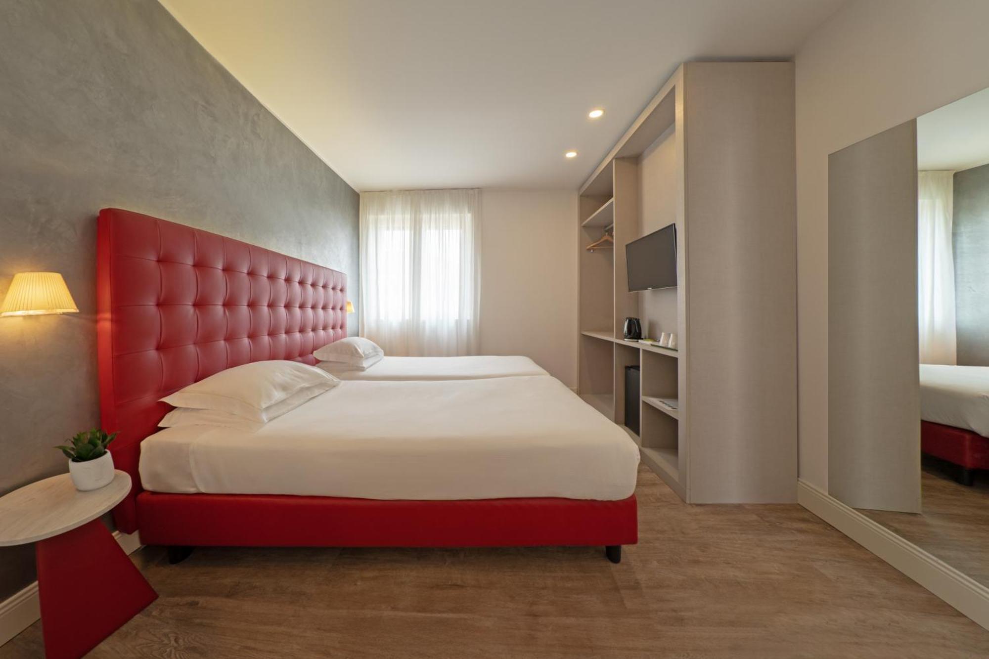 Hotel Al Campanile - Luxury Suites & Apartments Baveno Exterior photo