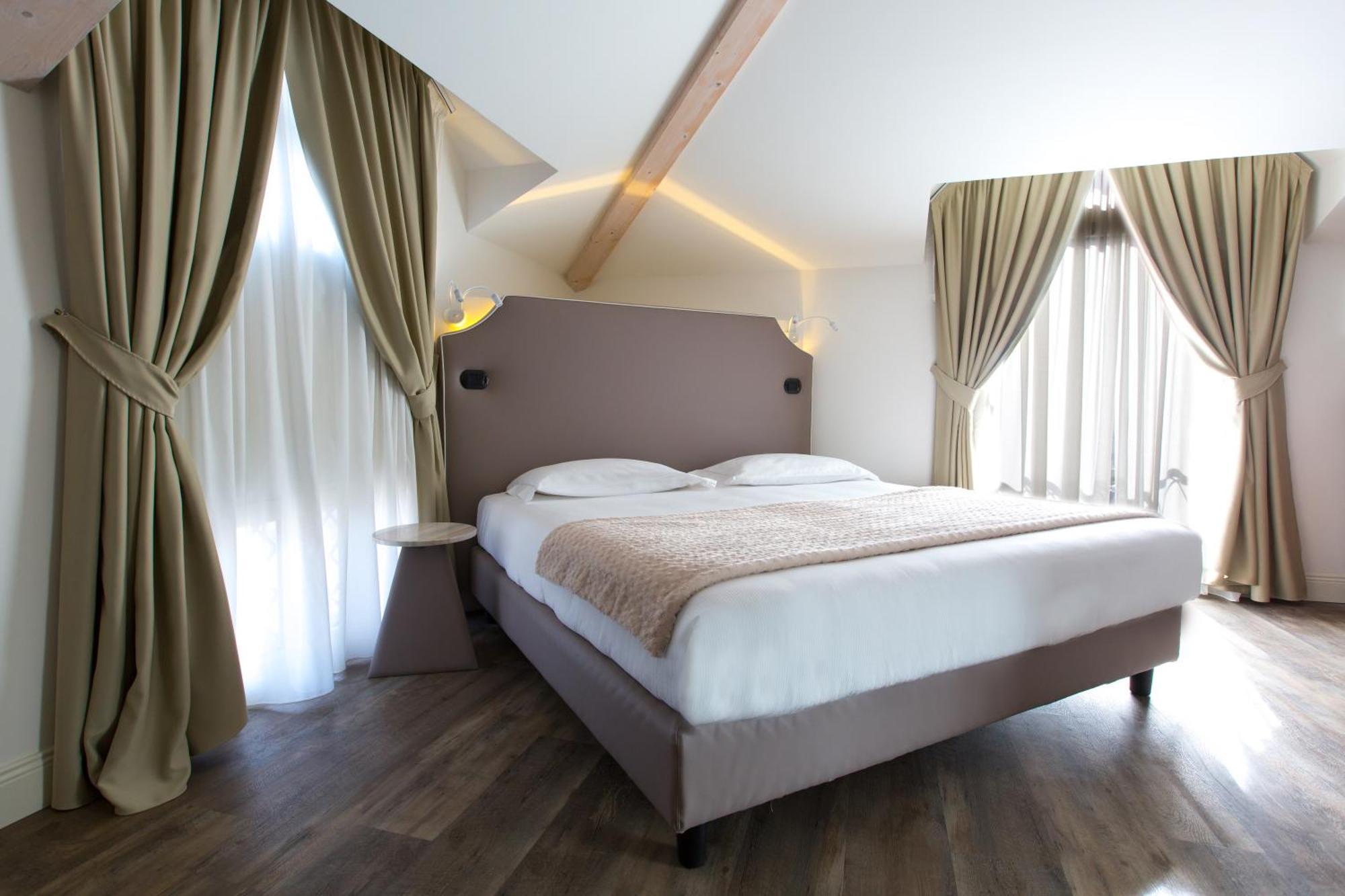 Hotel Al Campanile - Luxury Suites & Apartments Baveno Exterior photo