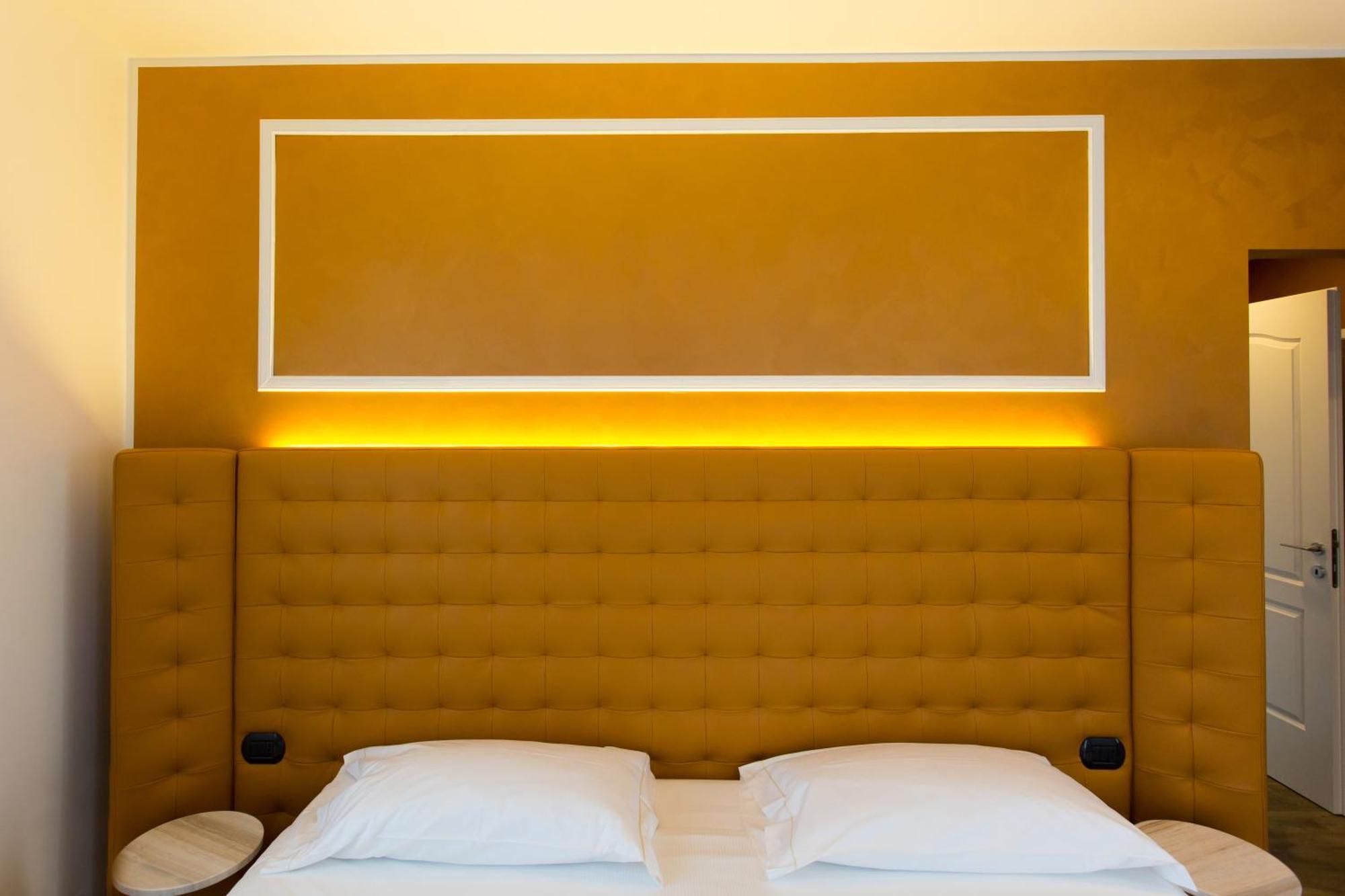 Hotel Al Campanile - Luxury Suites & Apartments Baveno Exterior photo