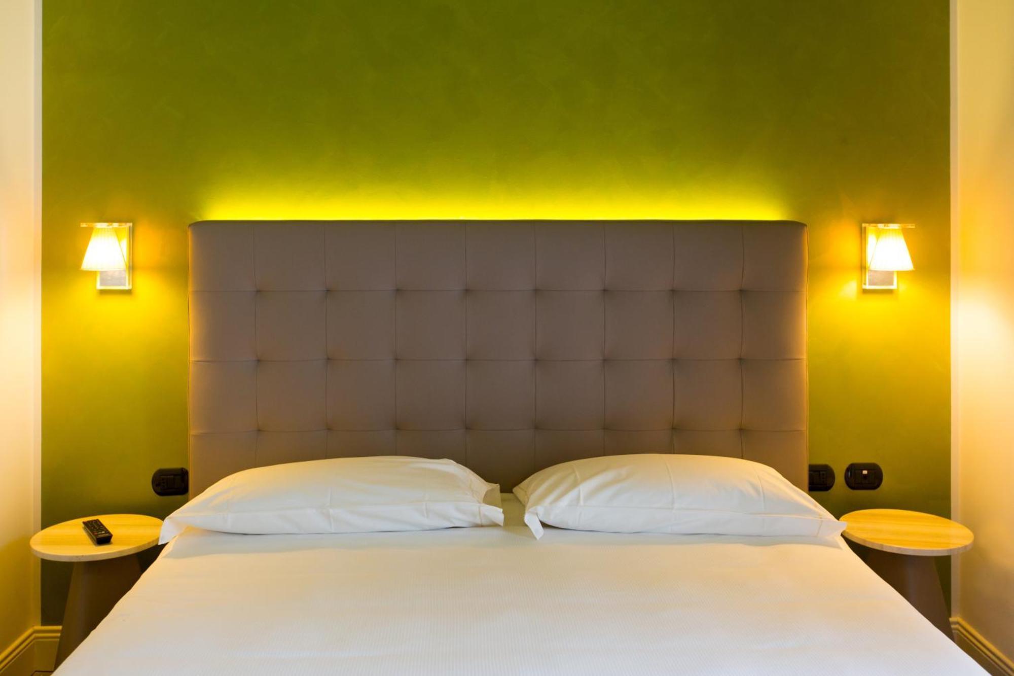 Hotel Al Campanile - Luxury Suites & Apartments Baveno Exterior photo