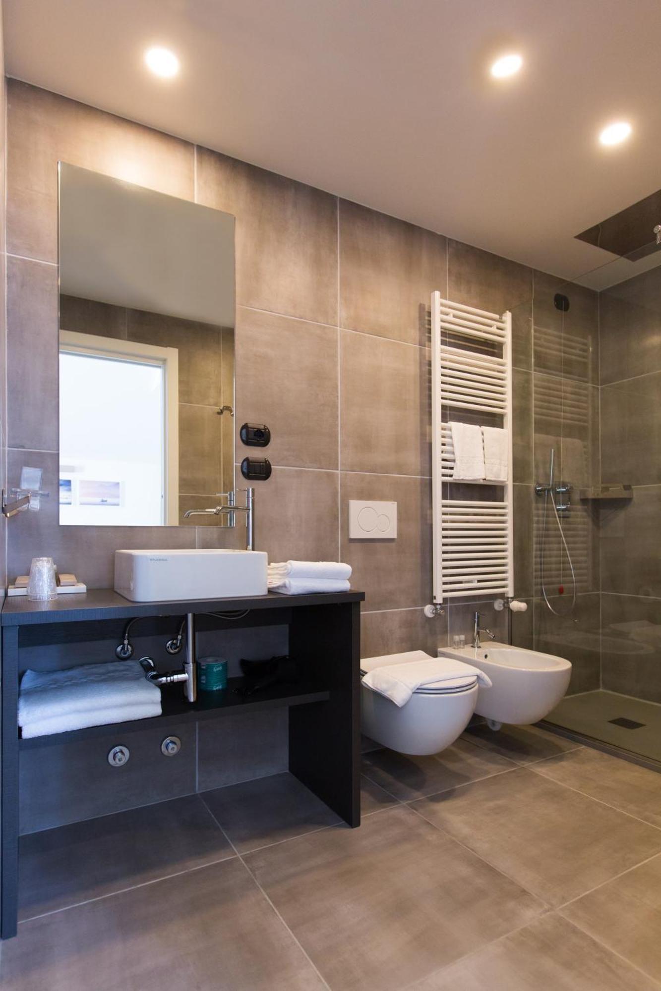 Hotel Al Campanile - Luxury Suites & Apartments Baveno Exterior photo