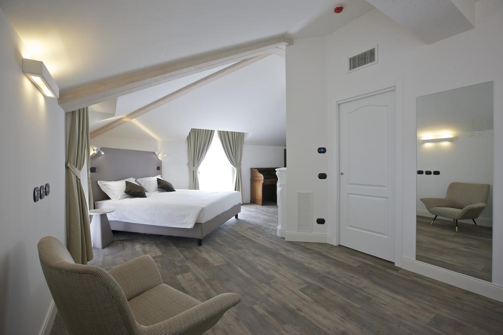 Hotel Al Campanile - Luxury Suites & Apartments Baveno Exterior photo