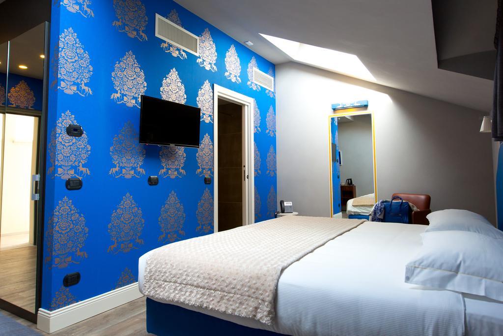 Hotel Al Campanile - Luxury Suites & Apartments Baveno Exterior photo