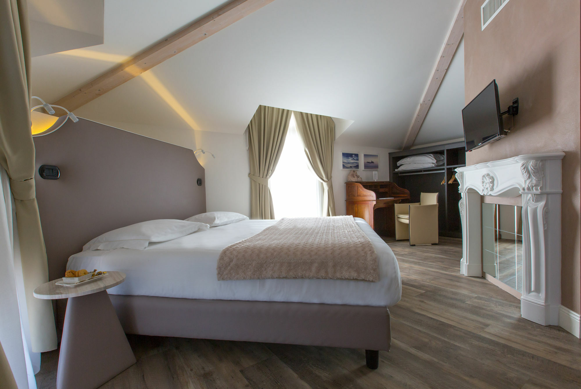 Hotel Al Campanile - Luxury Suites & Apartments Baveno Exterior photo